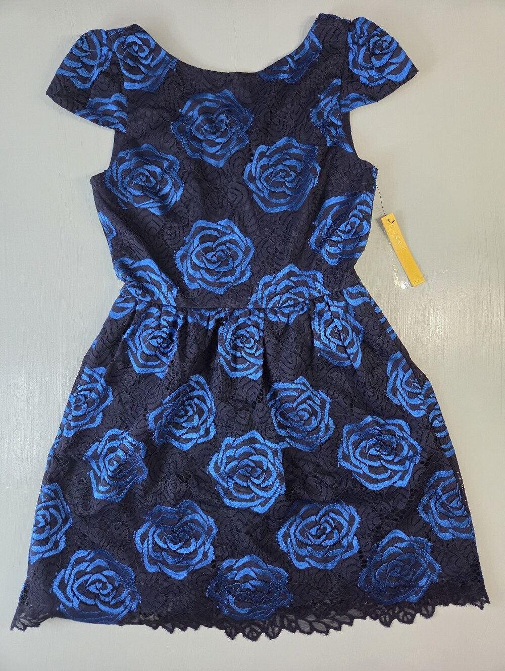 Alice + Olivia Nelly Puffed Sleeve Dress
